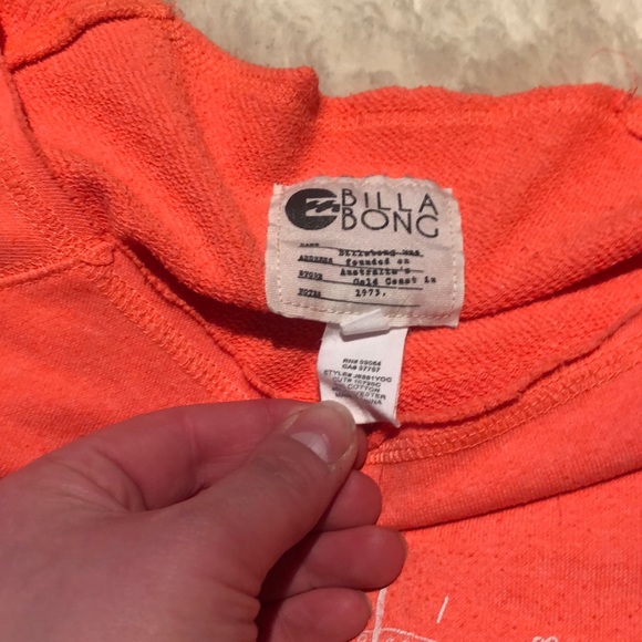 Billsbong off shoulder sweater. - Picture 2 of 2